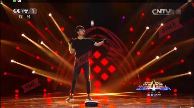  多特蒙德中场大脑世界波破门技惊四座观众  