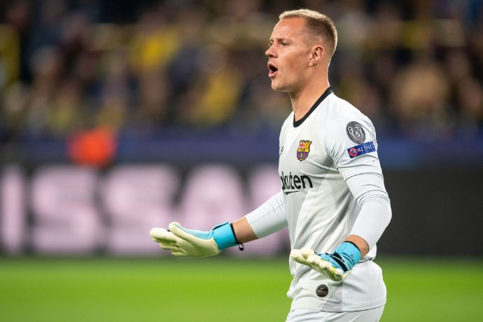  沃尔夫斯堡门将神勇发挥，多次扑救保住球队不失  